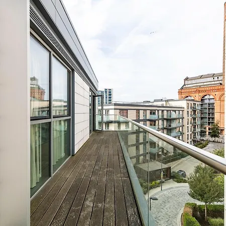 Beautiful 4 Bed Abode Near Imperial Wharf Apartment